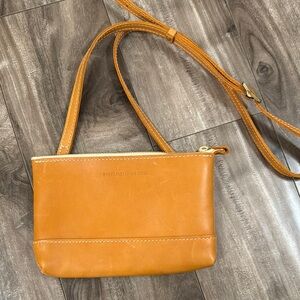 Elegant Tan Leather Crossbody Bag